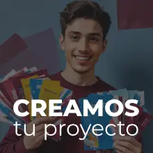 Un joven caucásico con cabello castaño corto, vestido con una camisa roja y sosteniendo varios folletos coloridos