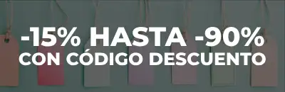Etiquetas colgadas en un tablero azul
